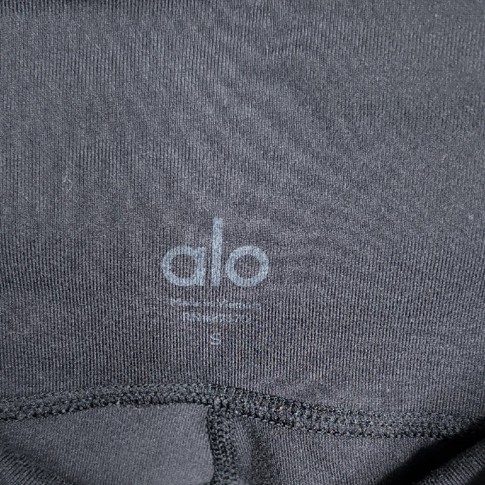 ALO Yoga Black Leggings - Picture 2 of 5